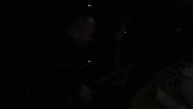 вот как играть гитару с стаканом