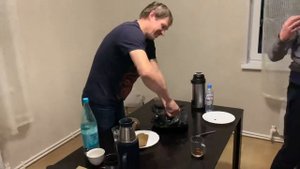 Русские пробуют Сюрстрёмминг))))