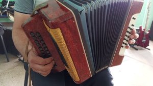 учимся играть на гармони. упражнения для правой руки.