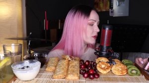 MUKBANG | 9 пирожков KFC, 10 сырников, ягоды | 9 KFC pies, 10 cheesecakes, berries не ASMR