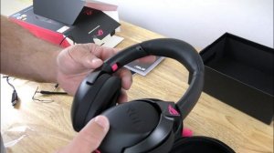 ASUS ROG Strix Go 2.4 | Wireless Gaming Headset Unboxing and Overview - Gaming Headphones