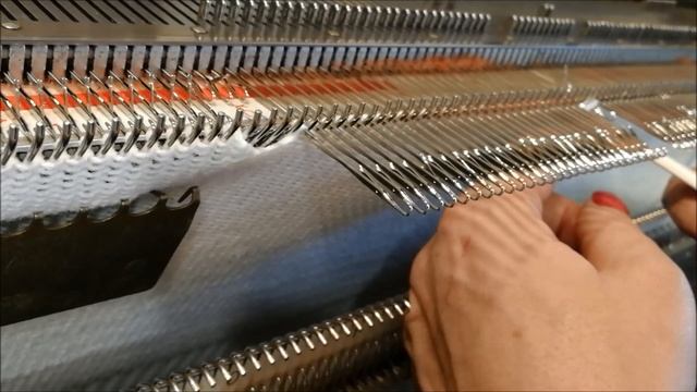 Свитер с У-образным вырезом. Подробные расчеты и описание