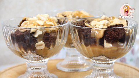 Десерт, от которого невозможно оторваться! ТРАЙФЛ СНИКЕРС с нежным кремом и карамельным соусом