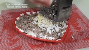 ВОЗЬМИТЕ БАНКУ ШПРОТ, СВЕКЛУ И ПРИГОТОВЬТЕ ПРОСТОЙ, СЫТНЫЙ И ОЧЕНЬ ВКУСНЫЙ САЛАТ. ШПРОТЫ ПОД ШУБОЙ