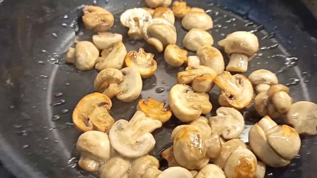 Пицца на сковороде! Быстрый рецепт. Pizza in the pan.Пицца за 5 минут на сковороде.Пицца В ДУХОВКЕ.
