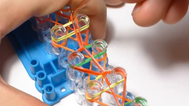 БРАСЛЕТ "Переплетение овалов" Rainbow Loom Bands. Урок 106 смотреть онлайн