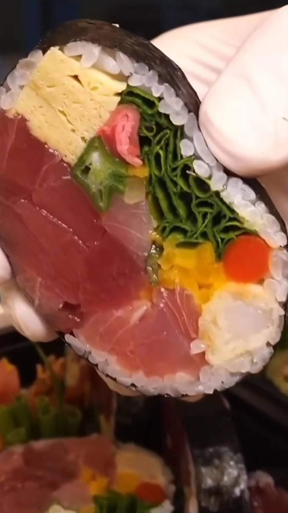 Роллы с тунцом #shorts #ролл #тунец смотреть онлайн