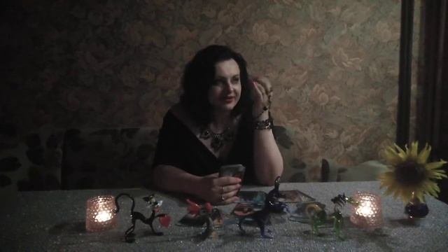 Онлайнгадание. Таро рассклад для девочек : Проявится ли Он  и Когда?