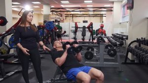 Разводка с гантелями скамья 45 градусов.