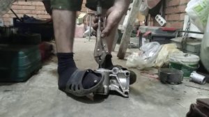 Съемник сальников из обратного молотка