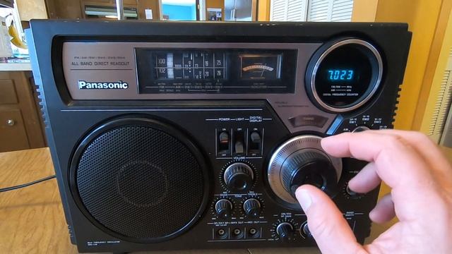 Vintage Radio Spotlight: Panasonic RF-2600 смотреть онлайн