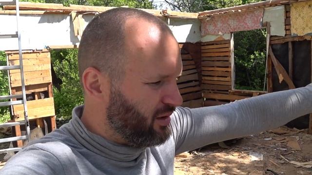 Демонтаж старого дачного домика. Шатаем дом.