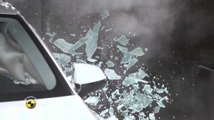 Euro NCAP - Crash Test of Audi Q7 2015 / 5 star safety rating