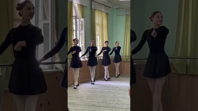 battement tendu с элементами грузинского танца, 1 курс? #танцы #dance #станок #народныйтанец
