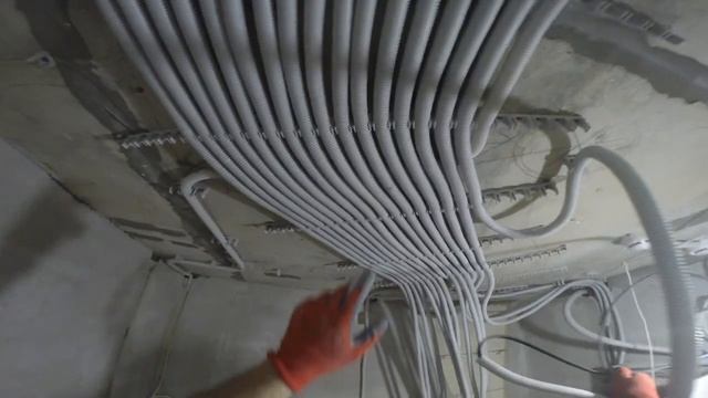 Как продеть гофротрубу под широким жгутом из гофр смотреть онлайн