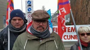 Enrico Cabutto, CGIL, davanti ai cancelli dell'Abet Laminati di Bra