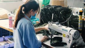 Производство головных уборов на фабриках Китая