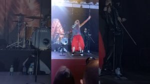 Линда "Золотая вода". Ростов-на-Дону. Крыша Галереи Астор 02.07.2022.