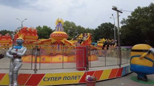 Развлекательные аттракционы в парке Гагарина в Самаре