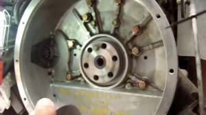 Замена коренного сальника с металлической обоймой, двигатель FE6  Часть 1 из 3