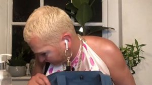 Шура Стоун aka Королева Пятерочки на протяжении 5ти с половиной минут