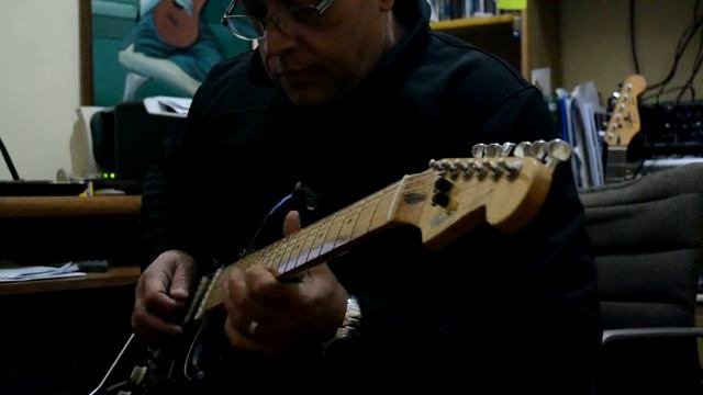 Fender Stratocaster Japan 1984 смотреть онлайн