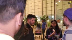 Priyanka Chopra ANGRY On Girl FAN For Hugging Husband Nick Jonas At Mumbai Airport