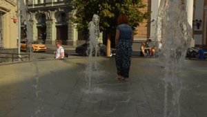 Girl, summer, fountain and wet dress! / Девушка, лето, фонтан и мокрое платье !