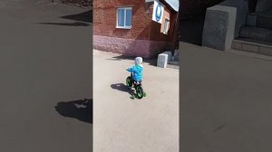 Учимся кататься на велике в 3 года