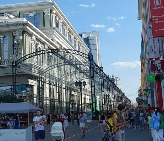 Улицу Вайнера в Екатеринбурге решили накрыть гигантским светящимся медиаэкраном