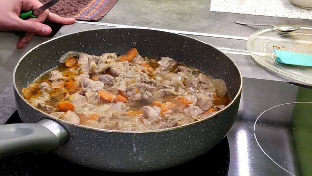 Тушёное мясо с овощами . Свинина с овощами .