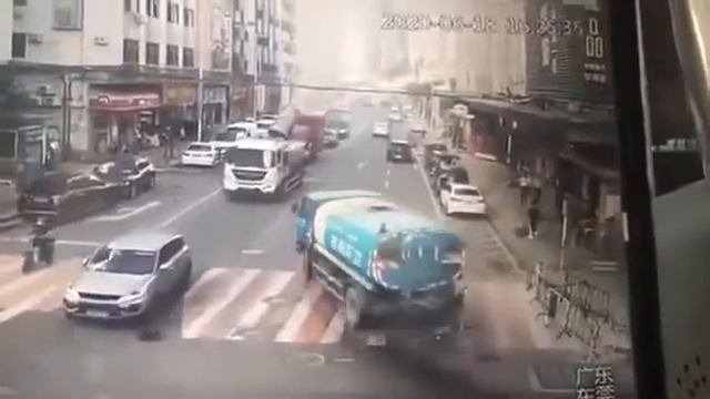 Грузовик задавил девушку!!!!ШОК