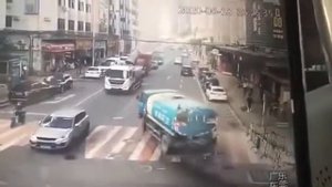 Грузовик задавил девушку!!!!ШОК