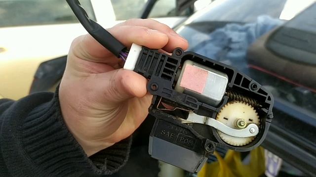 Активатор замка багажника Nissan Almera Classic