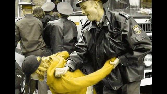 Мчится карета по улицам где то...............