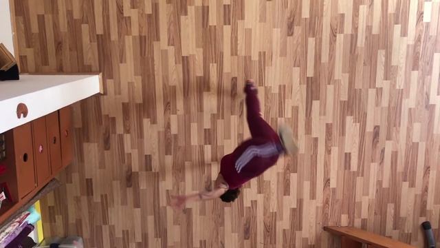 CAPOEIRA TUTORIAL | Pião De Mão / 1990 | FIT'N'SLICK смотреть онлайн