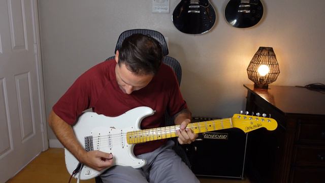 King Bee Oak Cliff Relic'd Strat Demo - Part One | Pellegrini Guitars смотреть онлайн