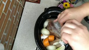 Говяжий язык в медленноварке.