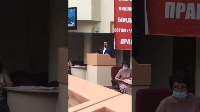 Едресня пропихивает законы.