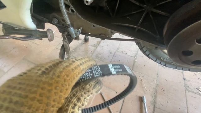 НЕ ЗАВОДИТСЯ СКУТЕР с НОЖКИ РЕМОНТ КИКСТАРТЕРА! смотреть онлайн