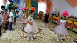 Танец "Цветочки", младшая группа детского сада "Звездочка"