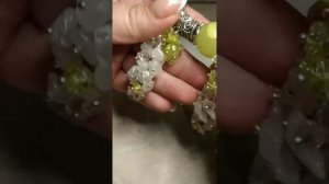 Колье с ониксом, розовым кварцем и хризолитом