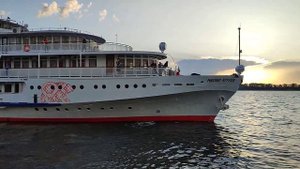 Отправление теплохода Михаил Кутузов в круиз из Самары.