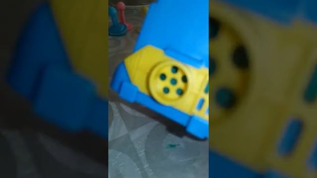 Делаю спагетти из пластилина. Не ожидино закрылись камера! ? смотреть онлайн