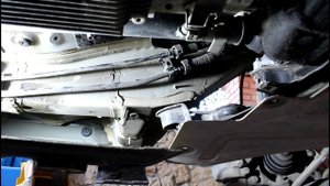 Устранение постороннего звука в ногах при 1500 1700 оборотах на BMW X3 2016  БМВ X3 2,0