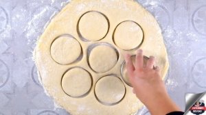 Пончики с шоколадной глазурью. Как приготовить? Пальчики оближешь!