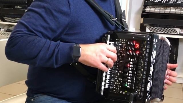 Впервые в производстве! Уменьшенная заказная гармонь с миди системой для пилота из Эстонии. смотреть онлайн