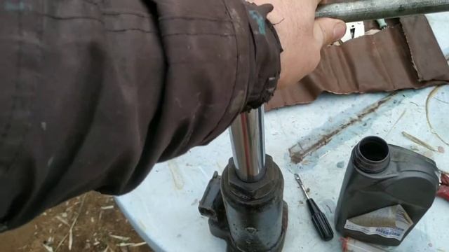 Ремонт гидравлического домкрата за 5 мин. Своими руками.Repair of the hydraulic jack.