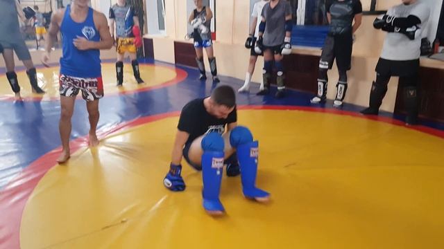 Урок тайского бокса N 7 внешний захват ноги с подсечкой.