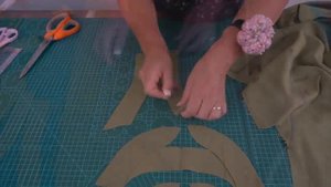 Урок 78. Обработка застежки фигурной планкой. Сто шагов портного.mp4